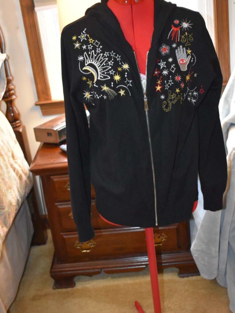sweater - Picture 4 of 7